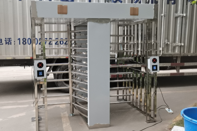 Plnorozměrný turniket  (1)